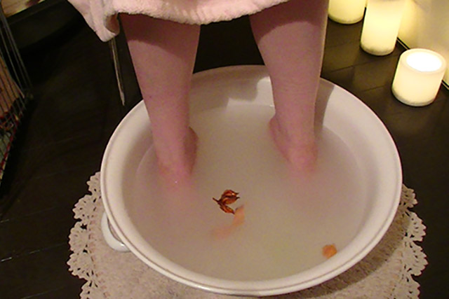 体のすべてにいい！足湯の効果とは？自宅で足湯を行う方法！